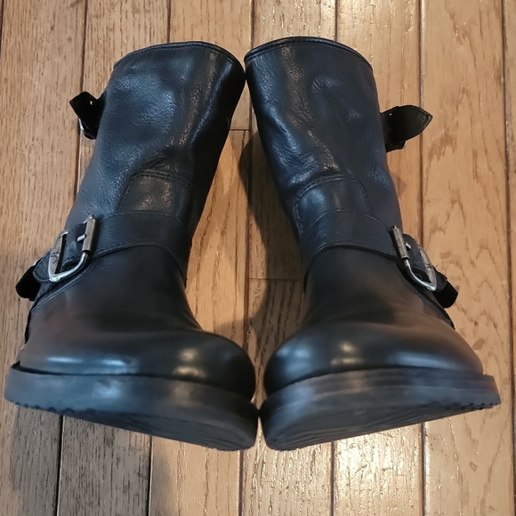 Frye Veronica Short Leather Back Zip Boots - Picture 7 of 14